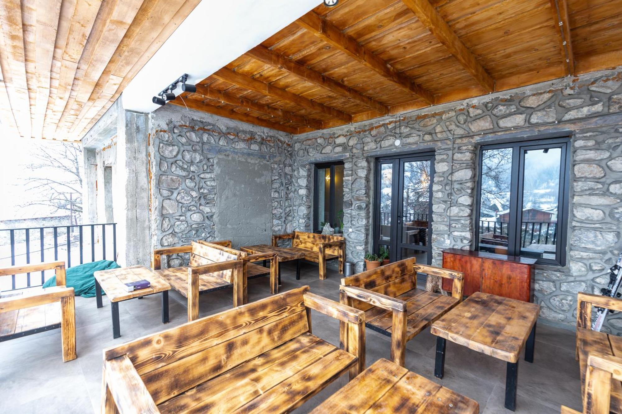 Mestia Hotel Amirani Εξωτερικό φωτογραφία
